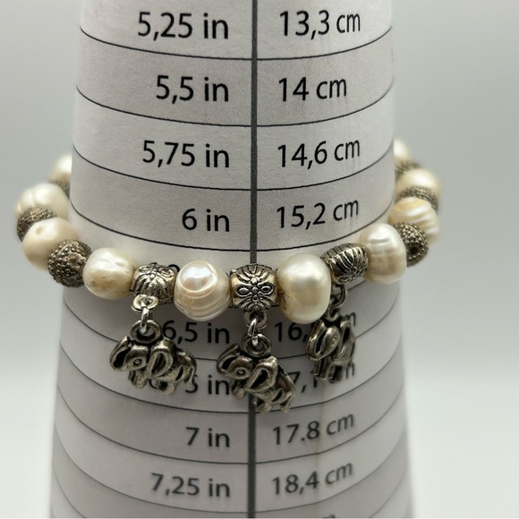 Circled Cream White Baroque Pearls Stretch Bracelet with Silver Tone Elephants - Picture 4 of 5